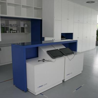  Büromöbel und Büroeinrichtung