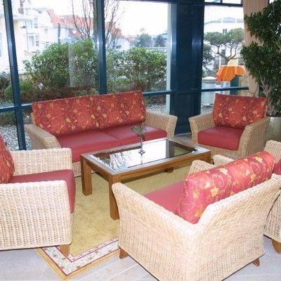  Holzmöbel und Wohneinrichtungen