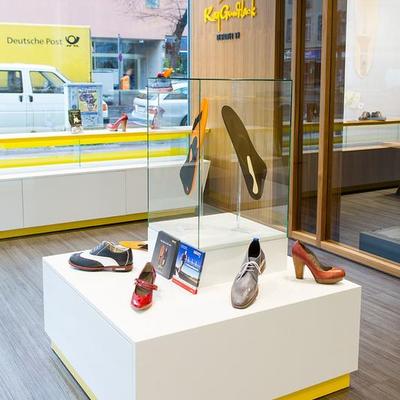  Büromöbel und Büroeinrichtung nach Maß