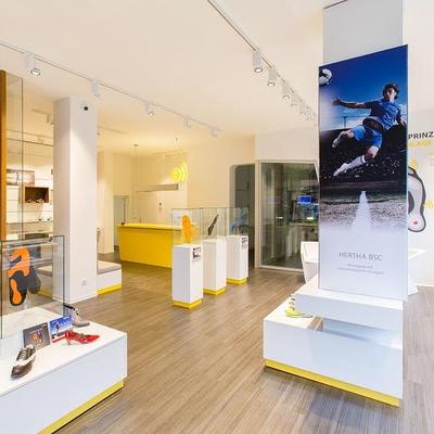  Büromöbel und Büroeinrichtung nach Maß