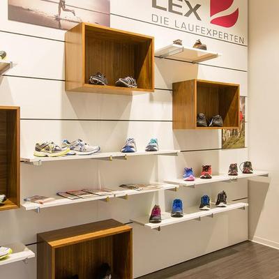  Büromöbel und Büroeinrichtung nach Maß