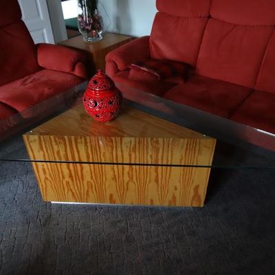  Holzmöbel und Wohneinrichtungen